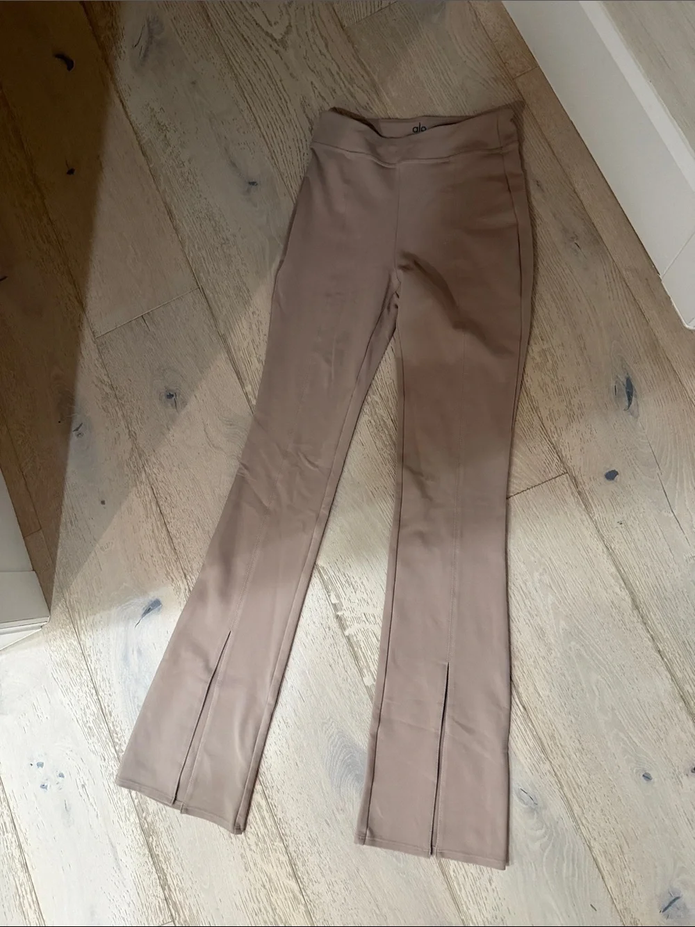 ALO Yoga Women's Taupe Flare Leggings with Front Slits Sz Small Excellent Con!